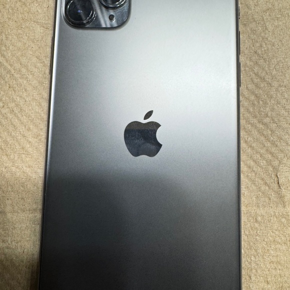 iPhone 11 Pro Max - Picture 1 of 3